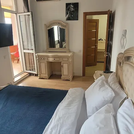 2 Bedrooms, Great View, Park Shevchenko Apartment *